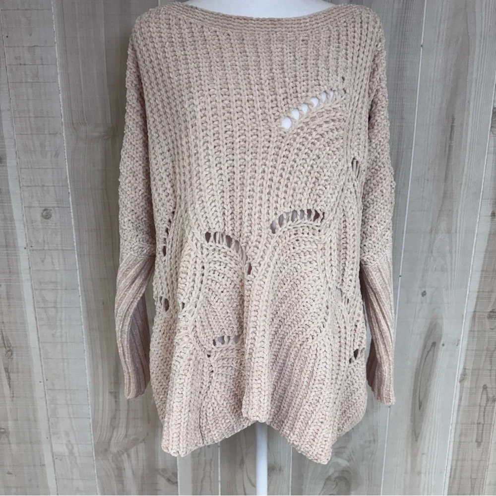 Oversized Chunky Knit Chenille Sweater Boho Size M with Cut-Outs - Picture 2 of 9